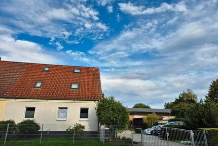 Haushälfte zu vermieten - 1.300,00&nbsp;EUR Kaltmiete, ca.&nbsp; 98,00&nbsp;m&sup2; in Schorfheide (PLZ: 16244)