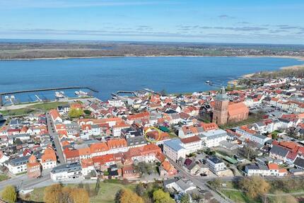 3-Raum-Dachgeschosswohnung in sehr zentraler Wohnlage in Ribnitz - Ribnitz-Damgarten