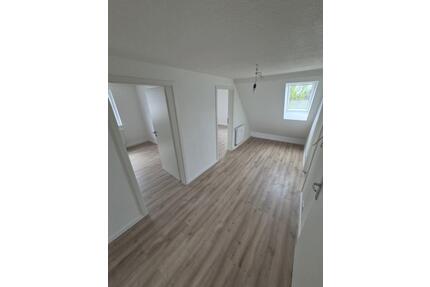 Helle Dachgeschosswohnung - Erstbezug nach Sanierung - Limbach-Oberfrohna