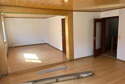 Mietwohnung in Dürrwangen - 800,00&nbsp;EUR Kaltmiete, ca.&nbsp; 95,00&nbsp;m&sup2; in Dürrwangen (PLZ: 91602)