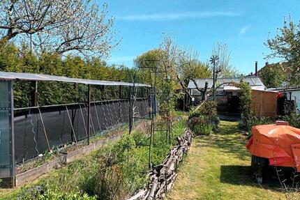 Pachtgarten mit Highlight - 2.999,00&nbsp;EUR Kaltmiete, ca.&nbsp; 0,00&nbsp;m&sup2; in Gotha (PLZ: 99867)