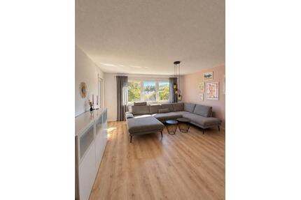 Schöne 4-Zimmer Wohnung, 100qm, 2 Balkone mit Blick ins Grüne - Otterberg