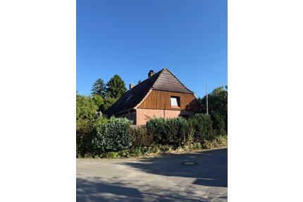 Freistehendes Einfamilienhaus - 230.000,00&nbsp;EUR Kaufpreis, ca.&nbsp; 110,00&nbsp;m&sup2; in Ahrensbök (PLZ: 23623)