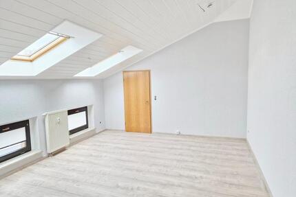 wunderschöne gemütliche 4,5 R-Dachgeschosswohnung mit Einbauküche - Reichenbach im Vogtland