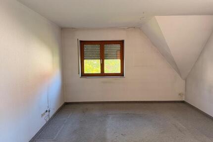 Familienfreundliche 4-Zimmer-Wohnung mit TG und Balkon - Meersburg