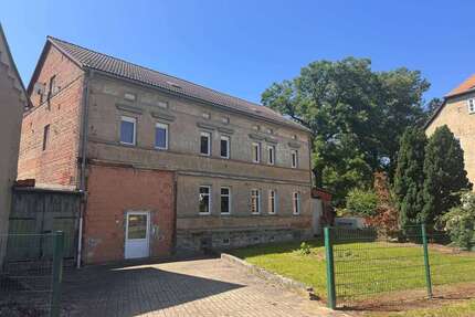 Haus zum Kaufen in Lützen 160.000,00 € 252 m²