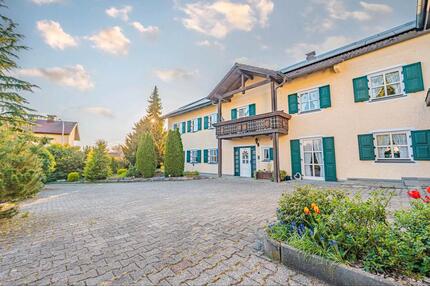 Großes Anwesen mit 2 Wohneinheiten, Lagerfläche & 7.500m2 Grund - Geiselhöring