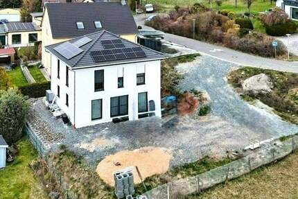 Modernes Traumhaus in unverbaubarer Lage - Einziehen & Wohlfühlen - Pirk