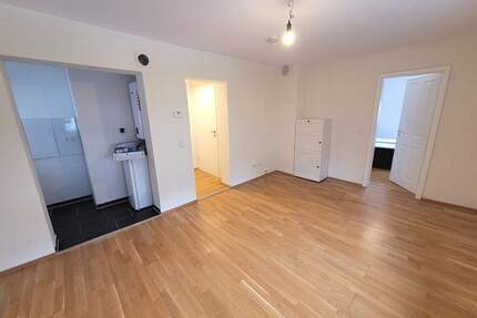 Teilmöblierte 2 Zimmer-Wohnung für Singles und Paare in ruhiger Lage! - Stuttgart Obertürkheim