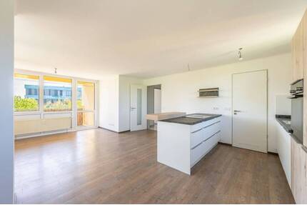 AIGNER - Sommerbalkon & Wintergarten: Schöne, renovierte Wohnung mit Blick ins Grüne - München Schwabing-Freimann