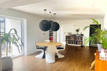 Exklusives Traumhaus mit eigenem Pool und hochwertiger Ausstattung in Kitzingen !