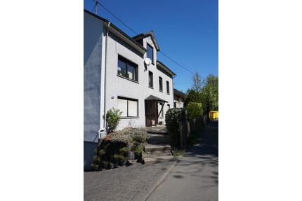 ++ Zweifamilienhaus mitten in Freudenberg ++