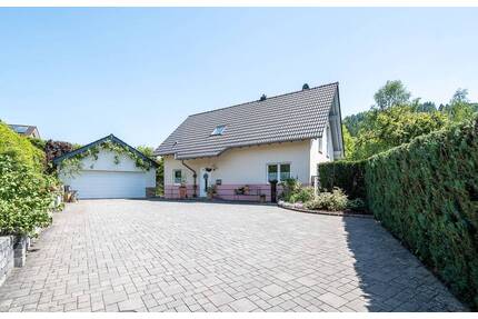 Freistehendes Einfamilienhaus in Oberstadtfeld I BJ 2005 I 5 Schlafzimmer I Doppelgarage