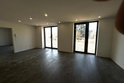 Helle ,Moderne, neuwertige Erdgeschosswohnung zu vermieten - Homburg