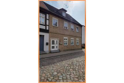 Großzügiges charmantes Stadthaus - mit sichtgeschütztem Innenhof - ideal als Mehr-Generationen-Haus - Stavenhagen Stavenhagen, Reuterstadt