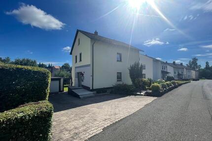 Freistehendes Einfamilienhaus - 450.000,00&nbsp;EUR Kaufpreis, ca.&nbsp; 149,00&nbsp;m&sup2; in Coburg (PLZ: 96450)