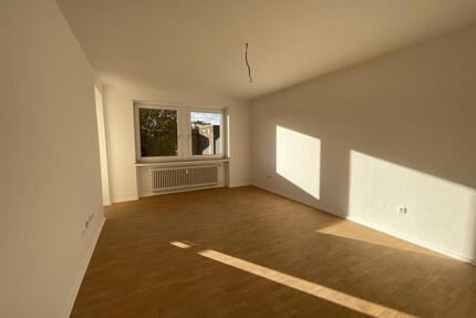 3-Zimmer-Wohnung mit Balkon in modernisierten Mehrparteienhaus! - Oldenburg Alexandersfeld