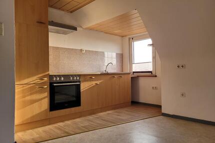 Dachgeschosswohnung - 350,00&nbsp;EUR Kaltmiete, ca.&nbsp; 50,00&nbsp;m&sup2; in Wettenberg (PLZ: 35435)