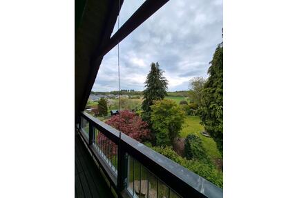 Helle Dachgeschosswohnung mit Terrasse und Balkon in Muscheid - Raubach