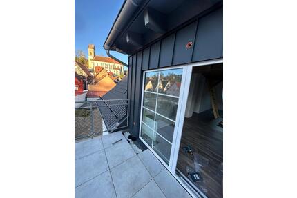 Oben angekommen: 3,5 Zimmer mit Licht und Balkon - Veringenstadt