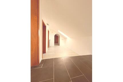 Frisch renoviertes Schmuckstück: 2.5 Zimmer Dachgeschosswohnung - Wittingen Knesebeck