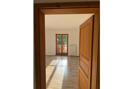 Schöne 3,5-Zimmer Wohnung mit Balkon in Königsdorf-Osterhofen