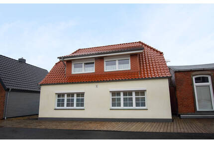 Einfamilienhaus mit Wintergarten, Garage & Werkstatt in zentraler Lage von Heide