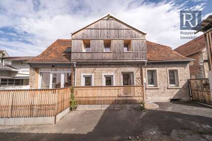 Haus zum Kaufen in Albertshofen 420.000,00 € 198 m²