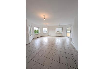 Helle 113 m² Wohnung | 4 Zimmer | Balkon | Garage | Stellplatz | - Uersfeld