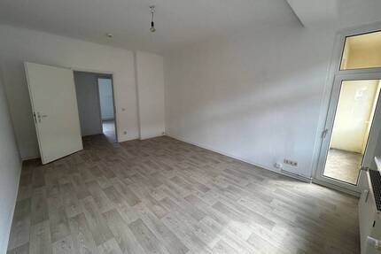 Nicht lange überlegen! Geräumige 3-Zimmer-Wohnung mit Balkon und Loggia! - Magdeburg Sudenburg