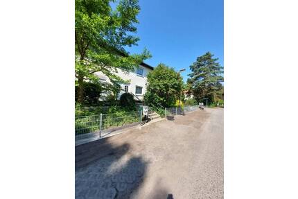 Provisionsfreie 3 Zimmer, Küche, großes Bad, Abstellraum, Terrasse, eingezäunter Garten, Keller, Waschkeller, eigene separate Tiefgarage ! - Berlin Schmöckwitz