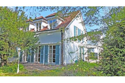 Repräsentatives Einfamilienhaus auf parkähnlichem Sonnengrundstück in ruhiger Lage - Unterschleißheim