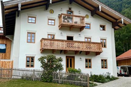 Traumhafte Dachgeschoßwohnung in renoviertem Bauernhaus - Marquartstein