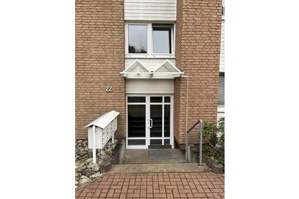 Helle Dachgeschosswohnung mit Tiefgaragenstellplatz - Feucht