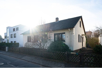 Start ins Familienglück! Einfamilienhaus mit Entwicklungspotential in bevorzugter Premiumlage! - Dreieich / Buchschlag