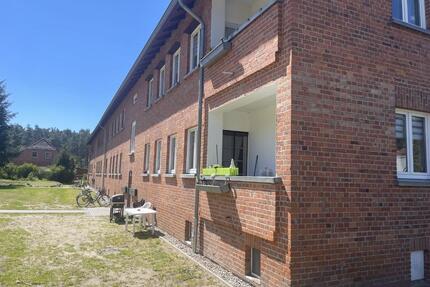 Schöne helle 4‑Raum‑Wohnung mit Einbauküche und Balkon am Waldrand in Plattenburg‑Glöwen