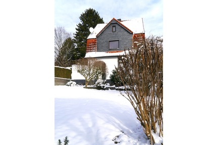 SG, freist. EFH, 5 Zi., 160m² Wfl., 747 GrSt., 2x Doppel-Grg.+CP, Keller, Terr. Stellpl. - Solingen Höhscheid