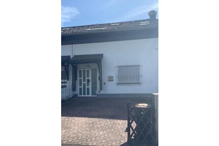 Charmantes Reihenhaus mit Gestaltungspotenzial (3 Zi, Küche, Bad) - Waldsolms