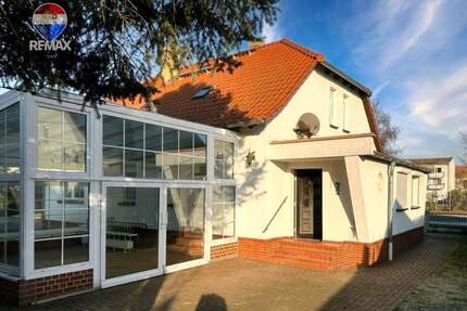 Neuhardenberg bei Berlin - Einfamilienhaus mit Wintergarten, Doppelgarage und großem Grundstück