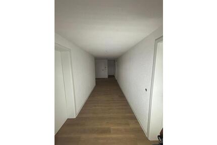 Frisch renovierte 3-Zimmer-Wohnung mit 94 m2 zu vermieten - Vöhl