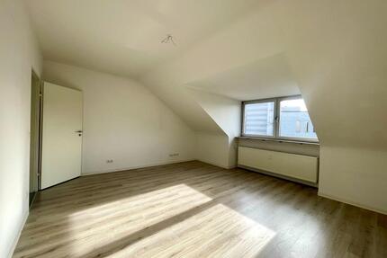 Ab sofort! Schöne und gemütliche 3-ZKB-Dachgeschosswohnung in TOP-Innenstadtlage von Koblenz