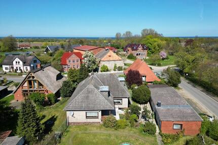 Ostseenahes Wohnen auf 212m², 4 Garagen und 1.347m² Grundstück - Schönberg (Holstein)