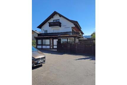 Geräumige 1,5 Zimmer- Dachgeschoßwohnung mit Balkon - Titisee-Neustadt