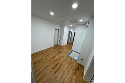 Große Wohnung 4 ZKB und Gästebad HWR und Balkon - Merenberg