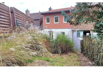 Renoviert und saniert! Einfamilienhaus mit 2 Bäder, GWC, Innenhof, Terrasse, Garten und 2 Stellplätzen vorm Haus, in St. Ingbert (Nähe Krankenhaus)) - Sankt Ingbert
