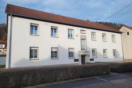 Schöne 2,5-Raum-Whg. in Creuzburg renoviert mit EBK + Garten - Amt Creuzburg