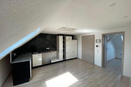 3 Zimmer Dachgeschosswohnung mit Einbauküche in Rechberghausen