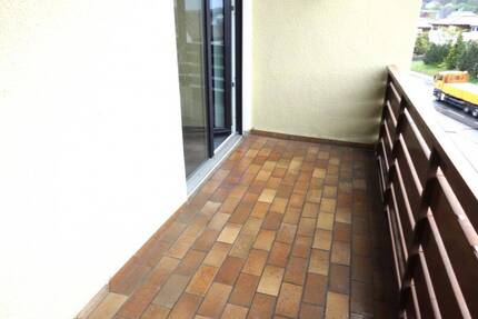 Schöne 4 Zimmer Dachgeschoßwohnung mit EBK und Balkon - Amberg Ammersricht