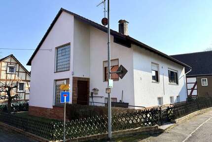 Haus zum Kaufen in Neuental Schlierbach 205.000,00 € 156.67 m² - Neuental / Schlierbach