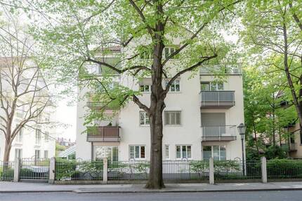 +++ Bezugsfreie 2-Zimmer-Wohnung mit Balkon, EBK und Tiefgarage mitten im grünen Trachau +++ - Dresden